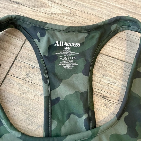 All Access Front Row Bra (M) and Leggings (S) in Olive Camo Set EUC - Picture 8 of 11